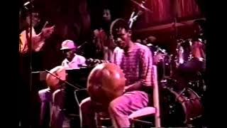 Thomas Mapfumo- Kupera kwevanhu (Live) listen to the Mbira