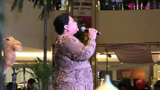 Keroncong Hujan by Adibah Noor (Live) at Klang Parade