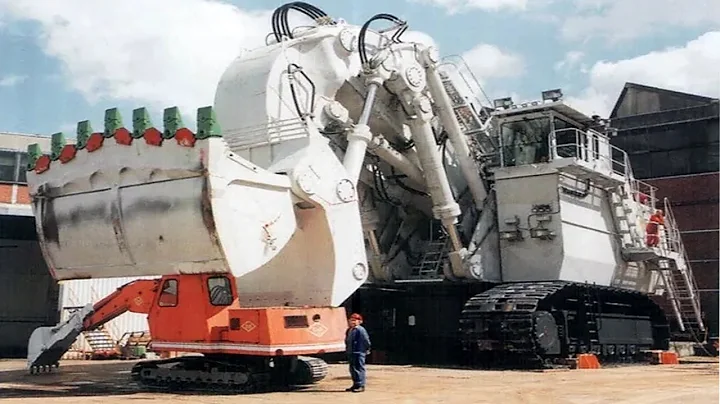 Top 5  Most Powerful Hydraulic Excavators in the World 2024