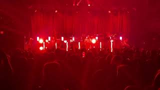 Modest Mouse - Satin In A Coffin Live 8/27/25 in Las Vegas
Modest Mouse playing Satin In A Coffin Live in Las Vegas, August 27, 2025 at the Brooklyn Bowl. Some old school Isaac stunts in a few of tonight’s songs throughout the show, yelling into guitar pickups, forgetting lyrics, and throwing fits. An all around rad show. 🖤🤘🏻🎶 Modest Mouse - Satin In A Coffin Live 8/27/25 in Las Vegas
