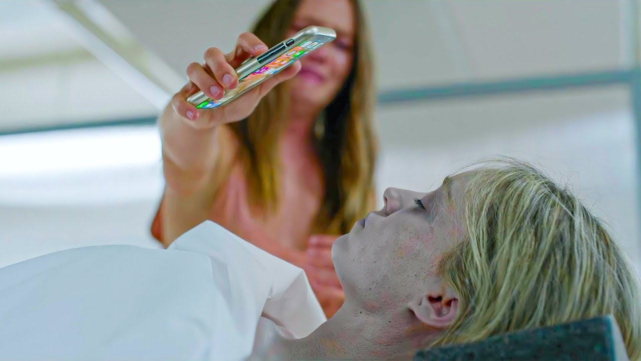 Разблокировала телефон мёртвой подруги и, узнав страшную правду, стала первой подозреваемой