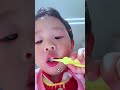 طفل بيعتمد على نفسه