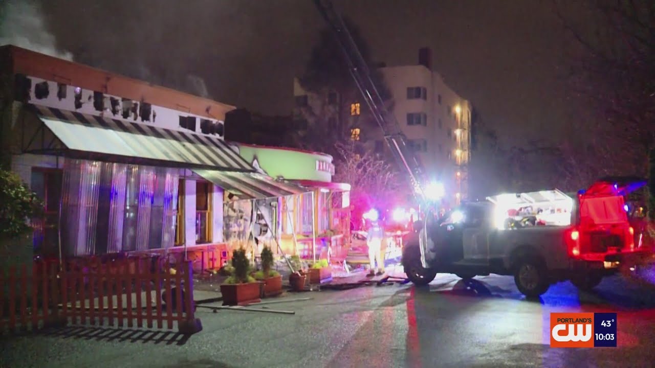 Разыскивается подозреваемый в поджоге гастрономического магазина в Портленде.