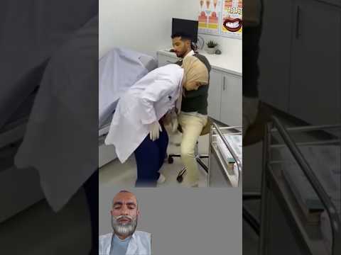 الإنسانية لا تعرف مهنة مريض يسند طبيبته قبل سقوطها 