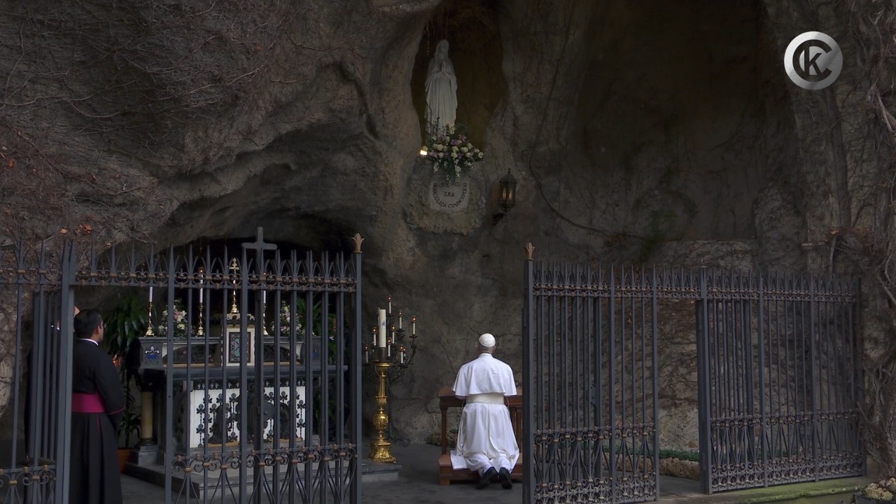 Papa Leone XIV alla Grotta di Lourdes dei Giardini Vaticani: La toccante Preghiera per i Malati