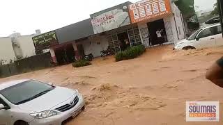 Rua inundada após temporal em Palmas
