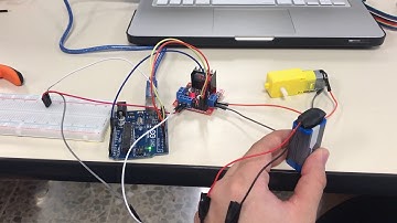 Interface de arduino, display de 7 segmentos y servomotor