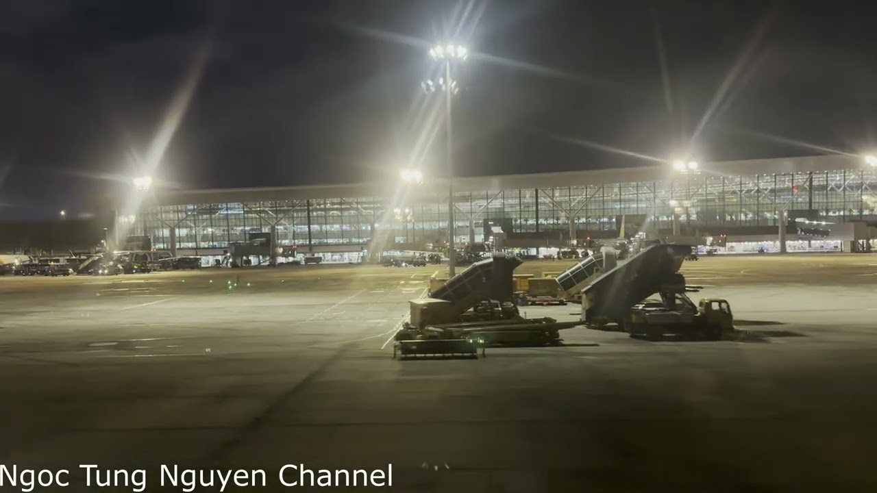 [4K] TPHCM buổi đêm nhìn từ máy bay B787-10 của Vietnam Airlines cất cánh Tân Sơn Nhất
