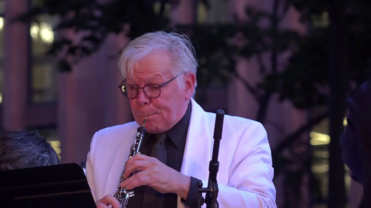 Mira Washington Square Festival 06/05/2018 Robert Ingliss oboe and the Festival Chamber Orchestra en YouTube Mira Washington Square Festival 06/05/2018 Robert Ingliss oboe and the Festival Chamber Orchestra en YouTube