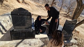 Hakimeh's impatience at her mother's grave and Rajab's comforting her