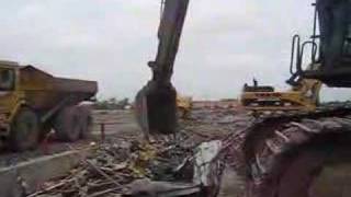 OPERATING A KOMATSU PC1000