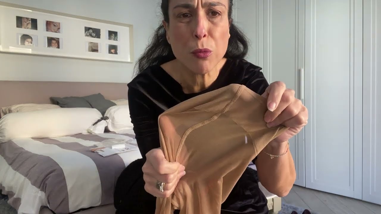 sarafrncy indossa collant con riga