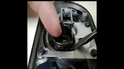 Porque se sale, se dasajusta el porta bobina. #mecanicaconfeccion #coser #costura #maquinadecoser
