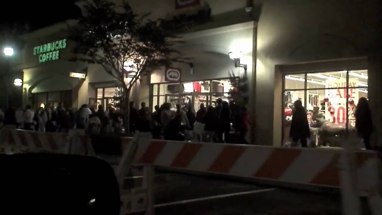 2009 Black Friday - Las Americas Outlet Mall - YouTube