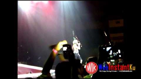 Tua-Tua Keladi-Anggun Live in Jakarta- JCC.avi