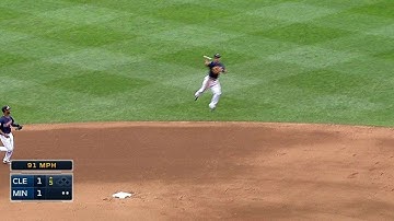 CLE@MIN: Dozier makes a nice jump-throw from second