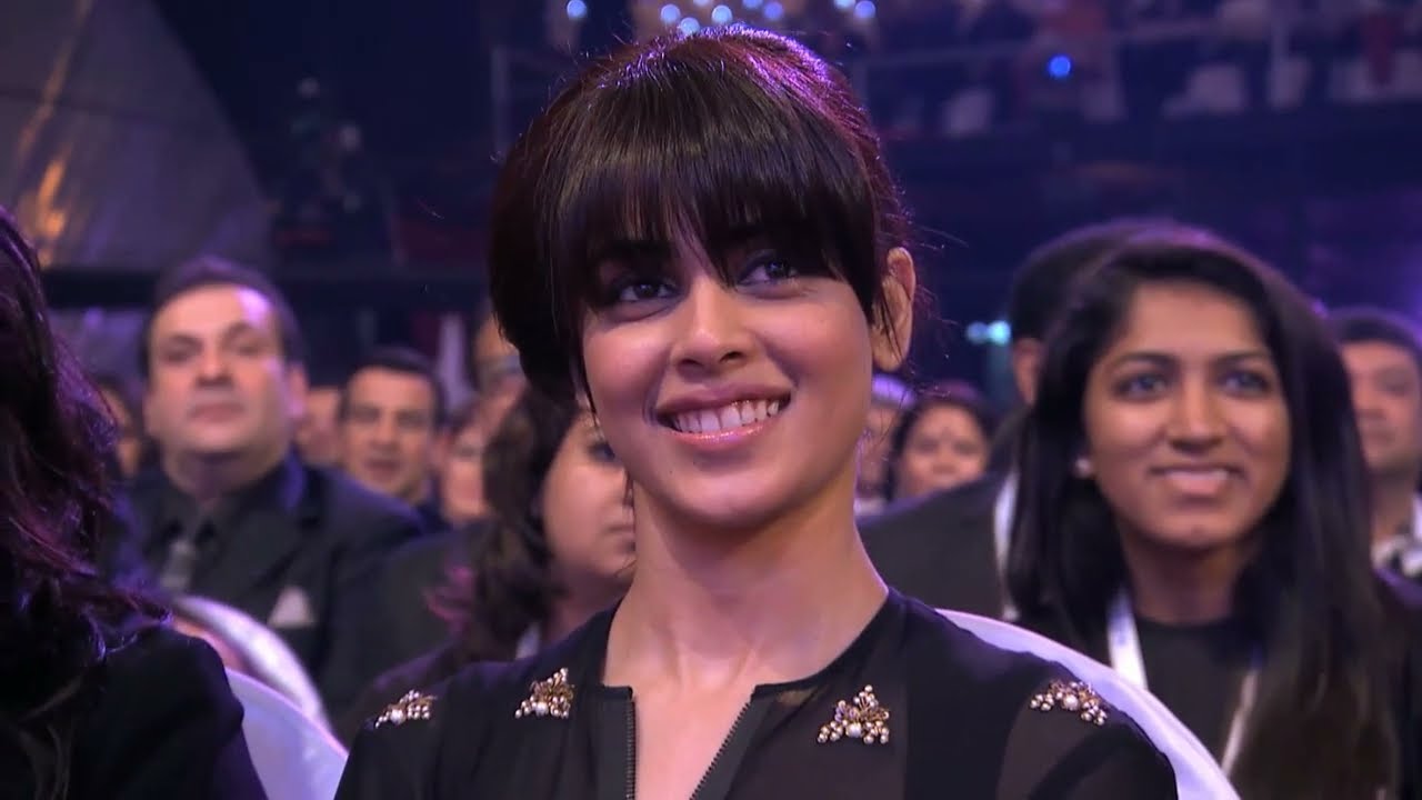 SRK, Karisma, Katrina & Anushka's Tribute to Yash Chopra at Zee Cine Awards 2013