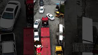 The Trailer Wandering In The Alley Looks Like A Greedy Snake