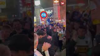 le-pidio-matrimonio-a-su-novia-en-medio-de-la-celebracion-de-boca-campeon
