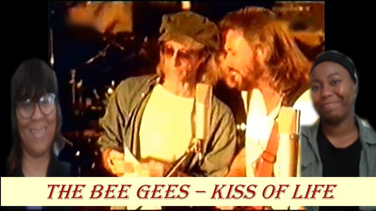 Мать и дочь отреагировали на песню Bee Gees «Kiss of Life».