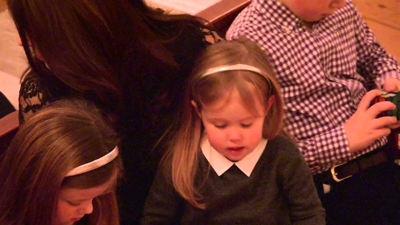 Mary og Frederik med børnene til julekoncert 2