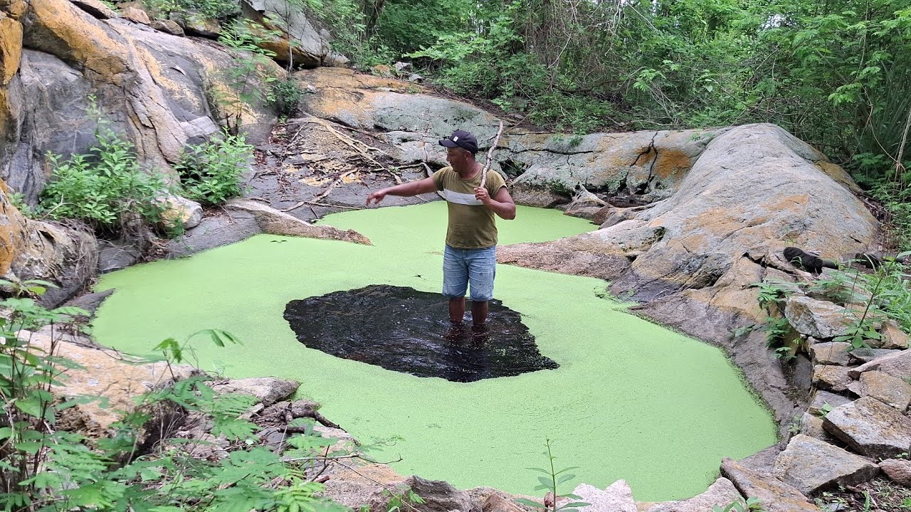 Debaixo de um forte temporal de chuva ⛈️ assustador 😱 no final da tarde 