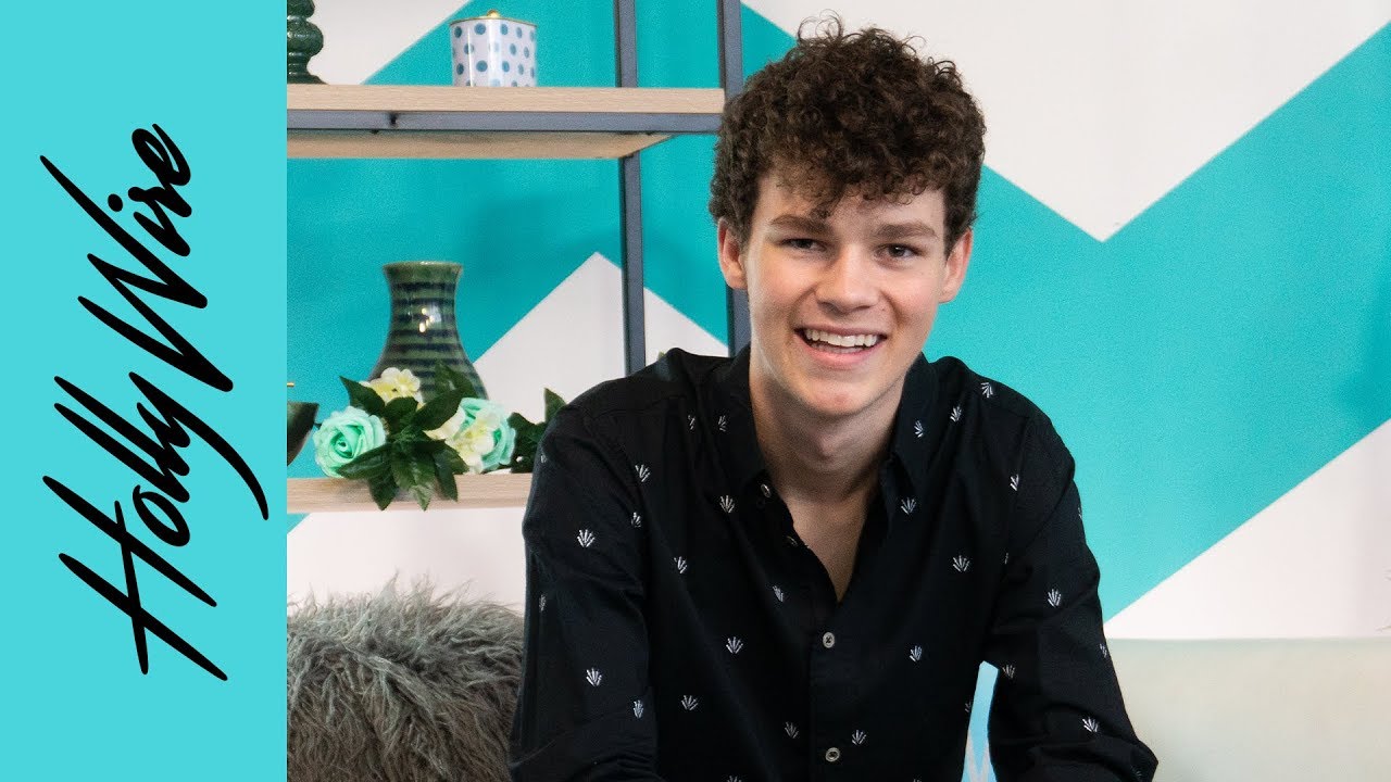 Hayden Summerall Talks Collaborating With Shawn Mendes & Fans Pulling Him Off Stage!! | Hollywire