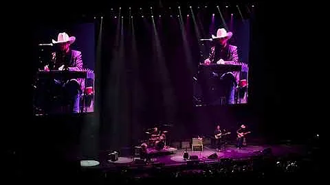 Jake Worthington ~ 11.5 Show Outro ~ 11-14-2025 Live at Climate Pledge Arena, Seattle, WA