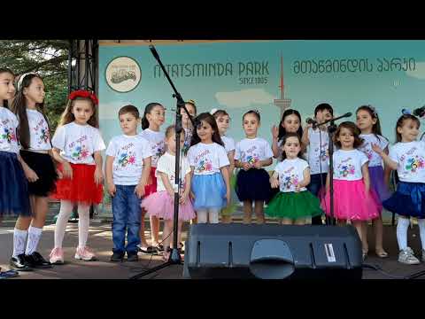 \"ჯადოსნურ ქალაქში\" - ხელოვნების სახლი Art House. სტუდია მხიარული ხმები (ცოცხალი შესრულება).