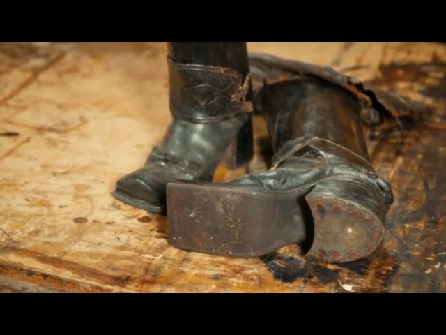 Military boots during British Civil War - Salvage Hunters Rs605