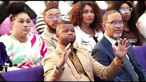 KELONTAE, MARVIN & MYRON GO INTO A PRAISE BREAK AFTER PROPHESY OVER KELONTAE GAVIN’s LIFE!