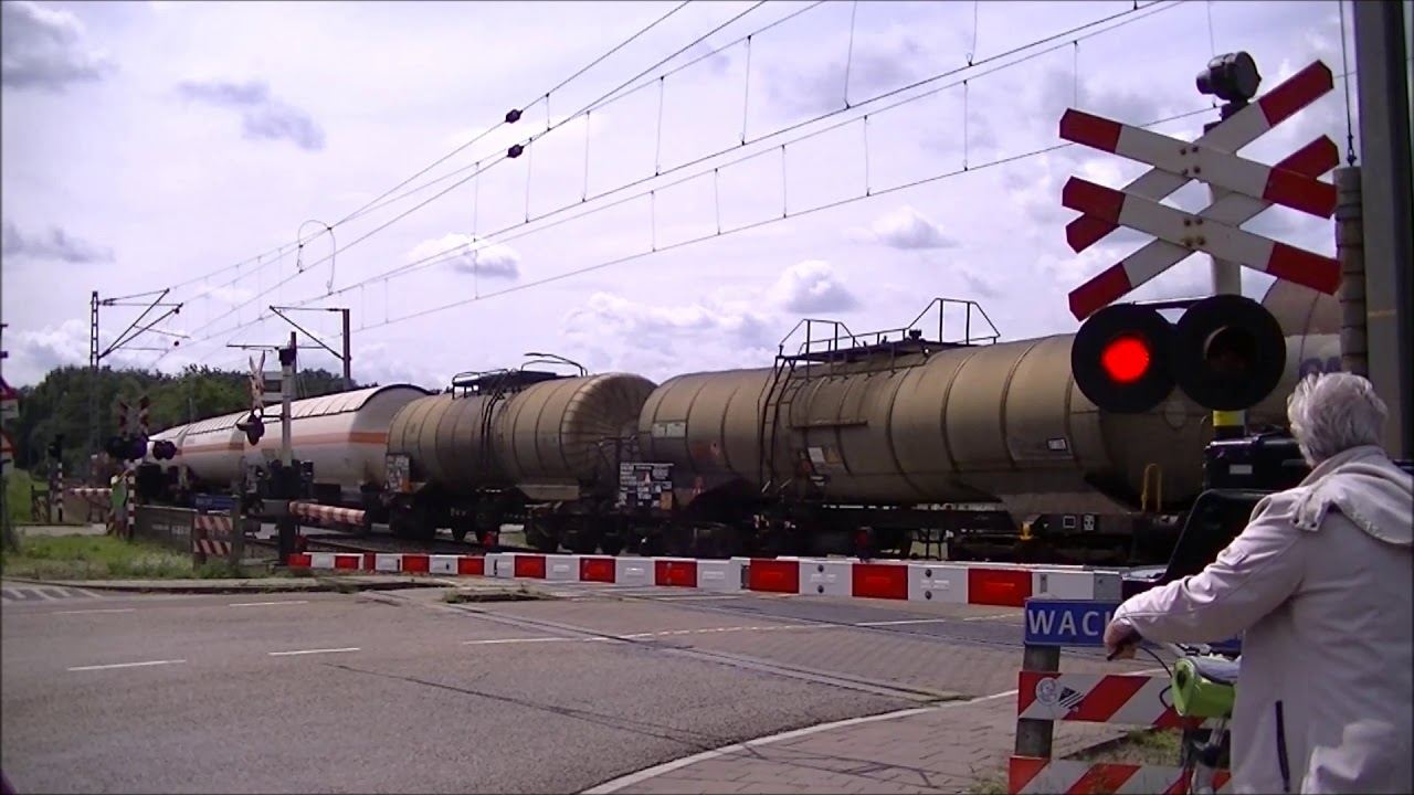 Spoorwegovergang Venlo // Dutch railroad crossing // Long Video Part 1