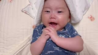 아기 옹알이 화내는거 아니에요  / The babbling of a baby