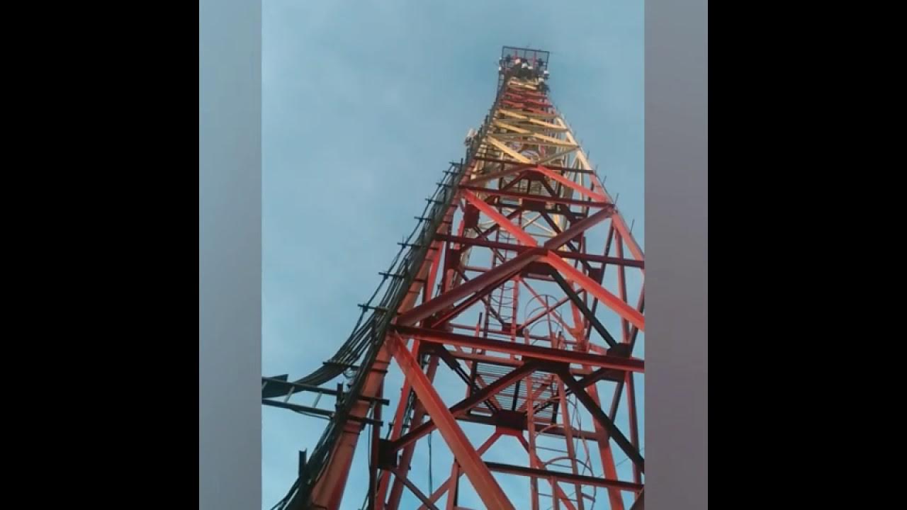 лезет на вышку. учиться на вышку. учиться на вышку. вышка актеры. вышка сотовой связи.