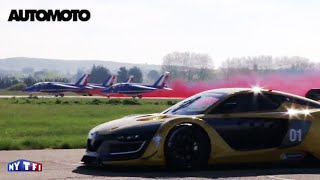 Défi : la Renault R.S. 01 face aux Alpha Jets de la Patrouille de France Défi : la Renault R.S. 01 face aux Alpha Jets de la Patrouille de France