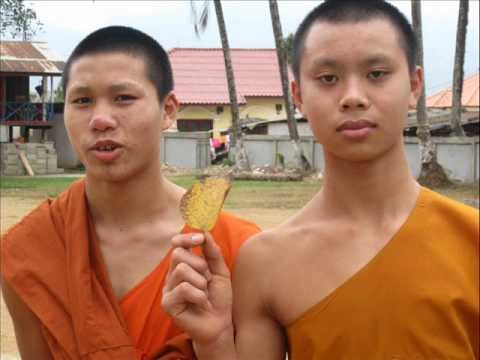Video: Il Mio Dilemma Morale Che Offre Riso Ai Monaci In Laos Per Una "esperienza Di Viaggio" - Matador Network