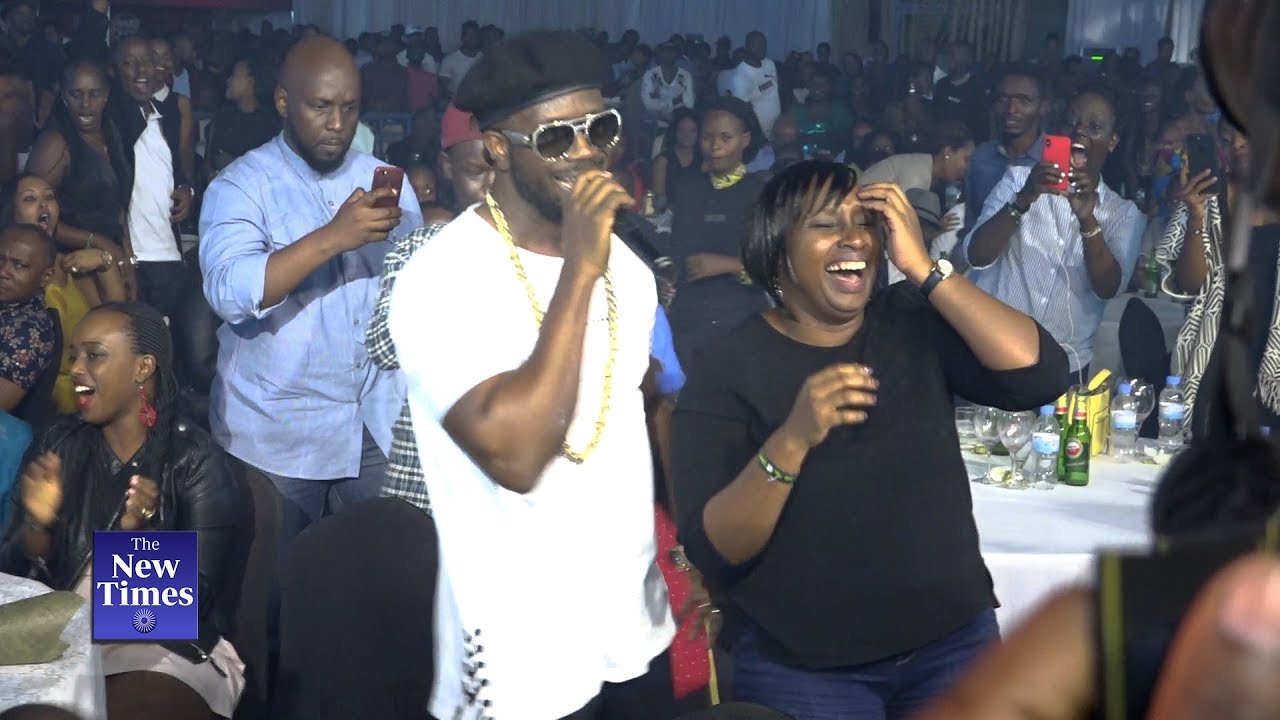 miss rwanda 2018 final Bebe Cool dancing with Rwandan ladies at Kigali Jazz Junction