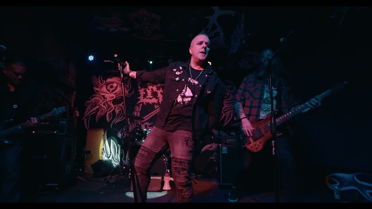 Enemy- Honor Among Thieves live at Lucky 13 in Bklyn NY auf YouTube ansehen Enemy- Honor Among Thieves live at Lucky 13 in Bklyn NY auf YouTube ansehen