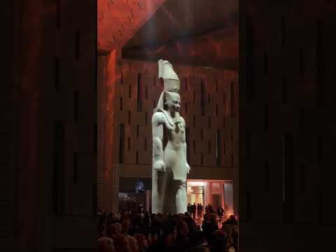 حصريا جزء من الحفل الموسيقى لأعمال التشغيل التجريبي لمنطقة الخدمات التجارية المتحف المصري الكبير