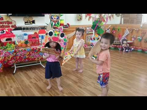 Một số hoạt động chuẩn bị tết Trung Thu của các bé lớp nhà trẻ 24-36 tháng