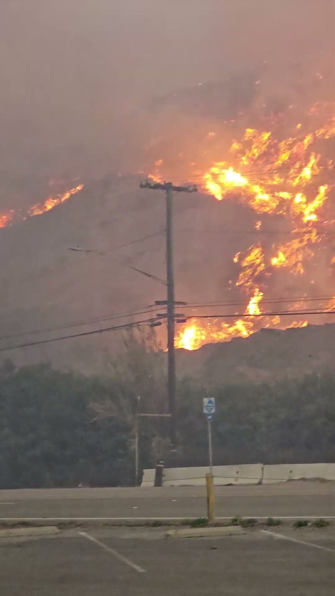 Hillside Panorama of Palisades Fire || ViralHog