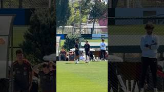 Antrenman Öncesinde İrfan Can Kahveci Ve Kerem Aktürkoğlu Sohbet Ediyor. Ürkiye