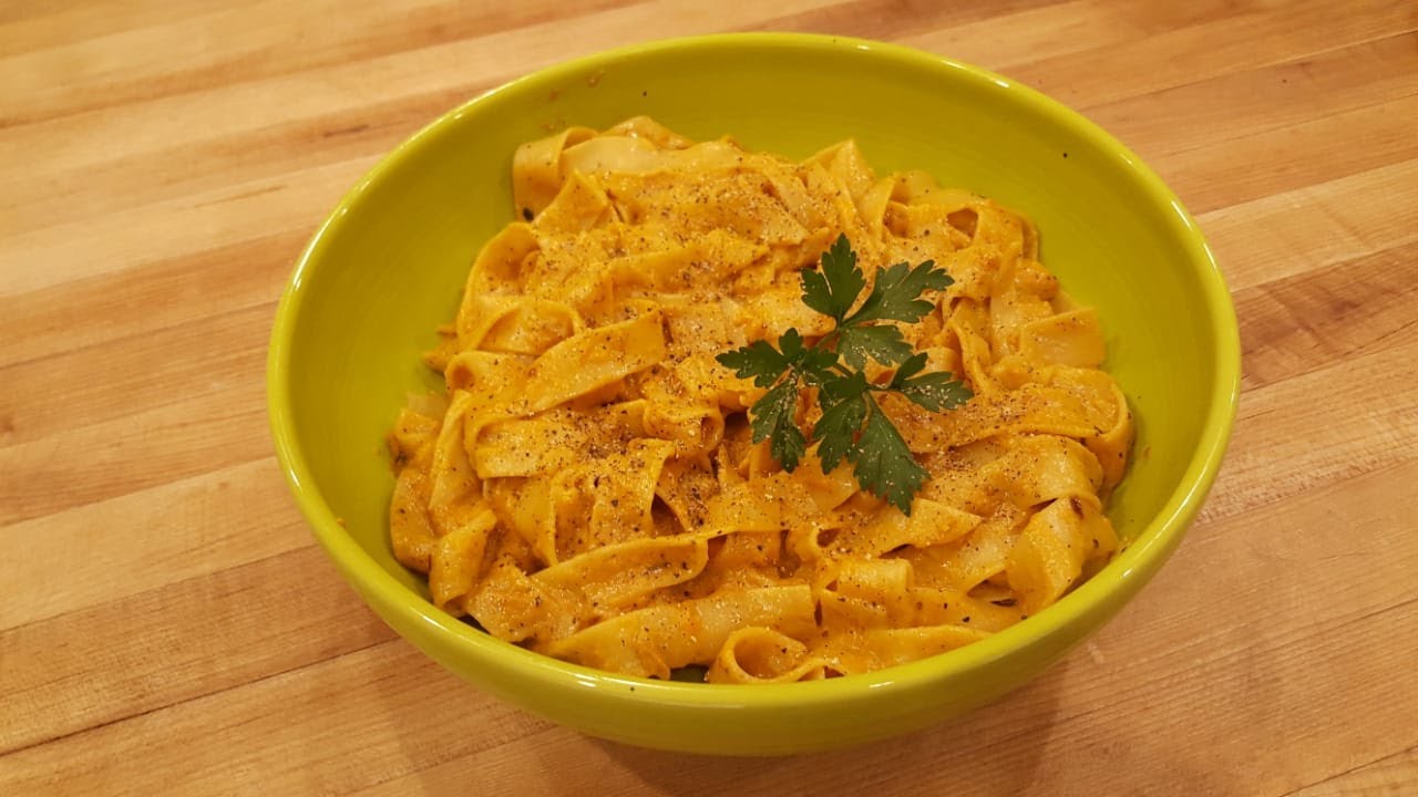 Homemade roasted pepper garlic pasta sauce homemade roasted peppers