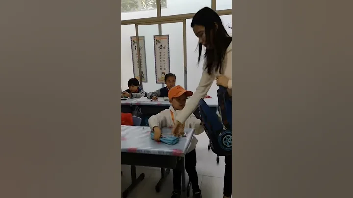 小马云现在有保姆照顾了 太幸福 - 天天要闻