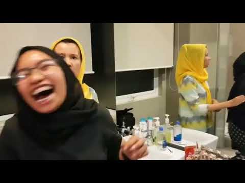 kelakar-giler..sheila-rusly-kena-prank-dengan-adiknya