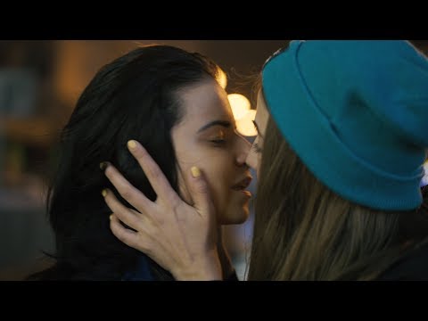 Wideo: Lesbijska miłość - jak to jest naprawdę randkować z kobietą