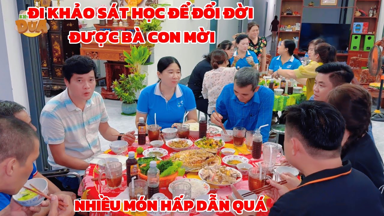 Khương Dừa cảm động với bữa cơm hoành tráng bà con mời sau khi thăm hoàn cảnh Học Để Đổi Đời 3