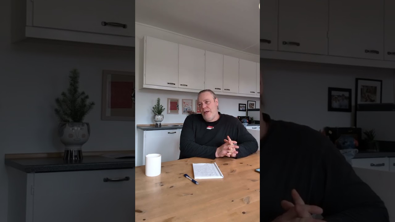 En af mine mest skræmmende opgaver som skadedyrsbekæmper - fjerne et kæmpe hvepsebo i en krybekælder