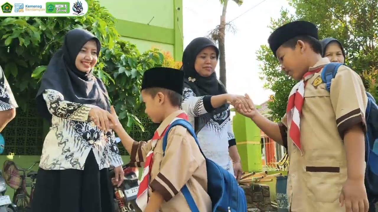Hadiah Penghafal Al-Qur’an untuk Ayah dan Ibu di Surga