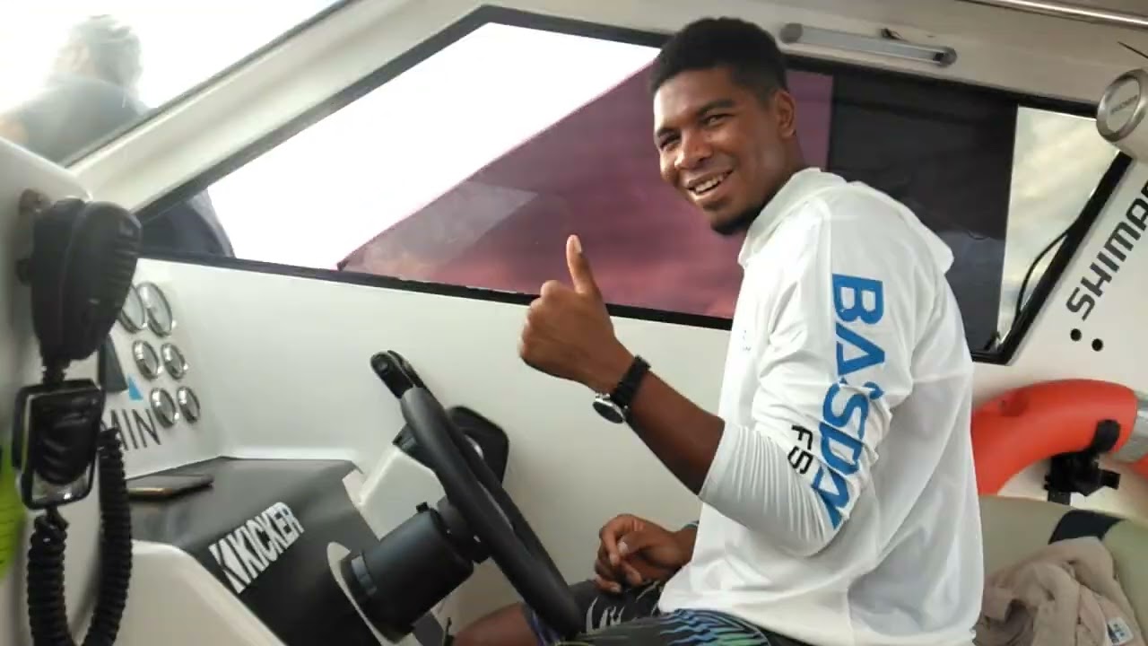 Blue moon Boat ladigue Seychelles 